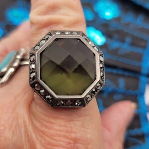 Elegant Green and Silver Octagonal Ring